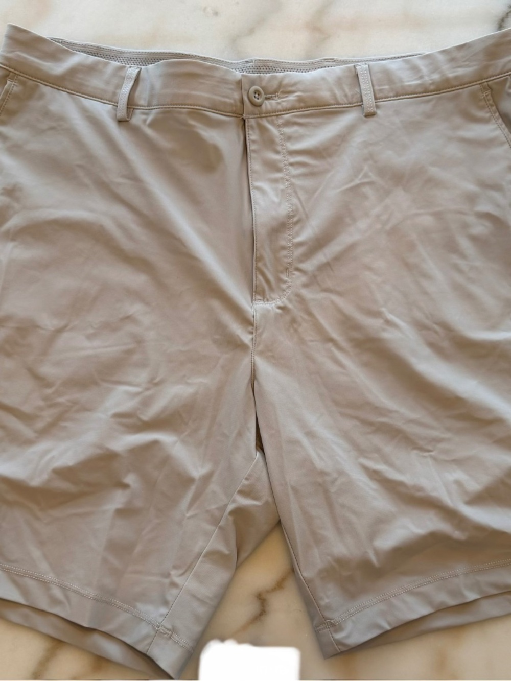 Greg Norman / 38" / Light Gray /  Polyester 7" Golf Short (Never Worn)